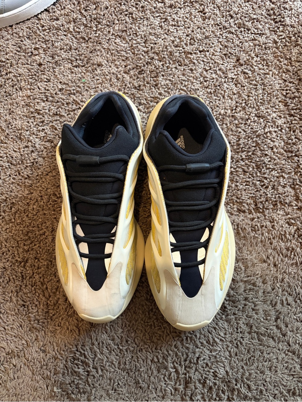 Adidas Yeezy 700 v3 safflower